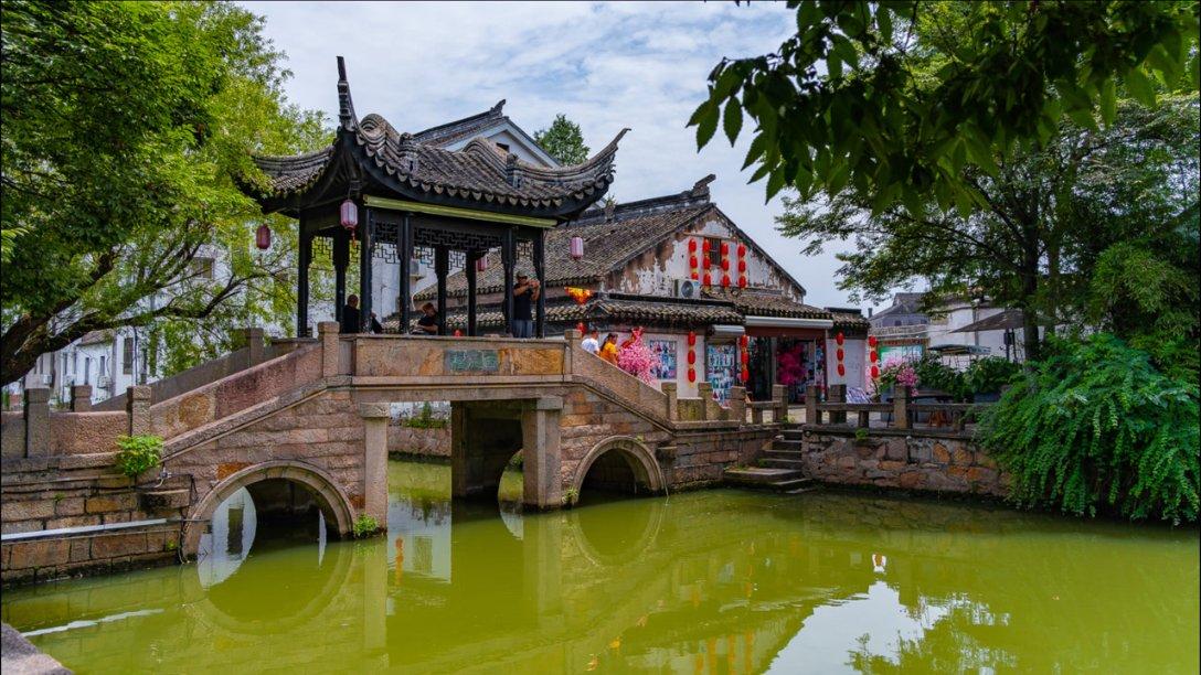 全年服务超11万人次旅客进出境